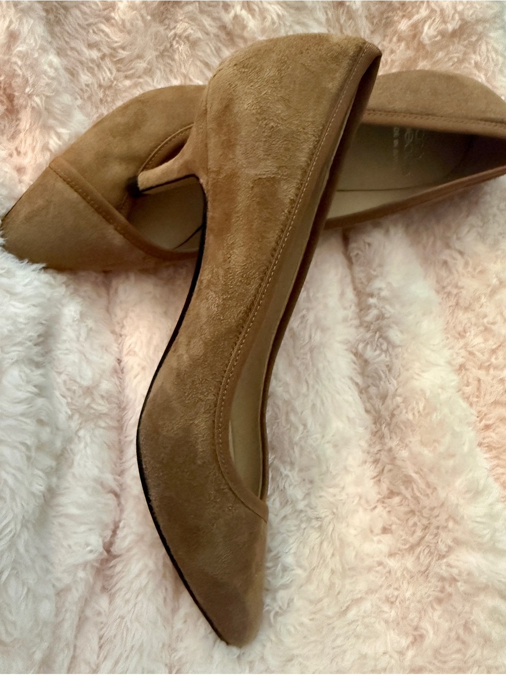 Andre Assous Pointed Suede heels in Tan